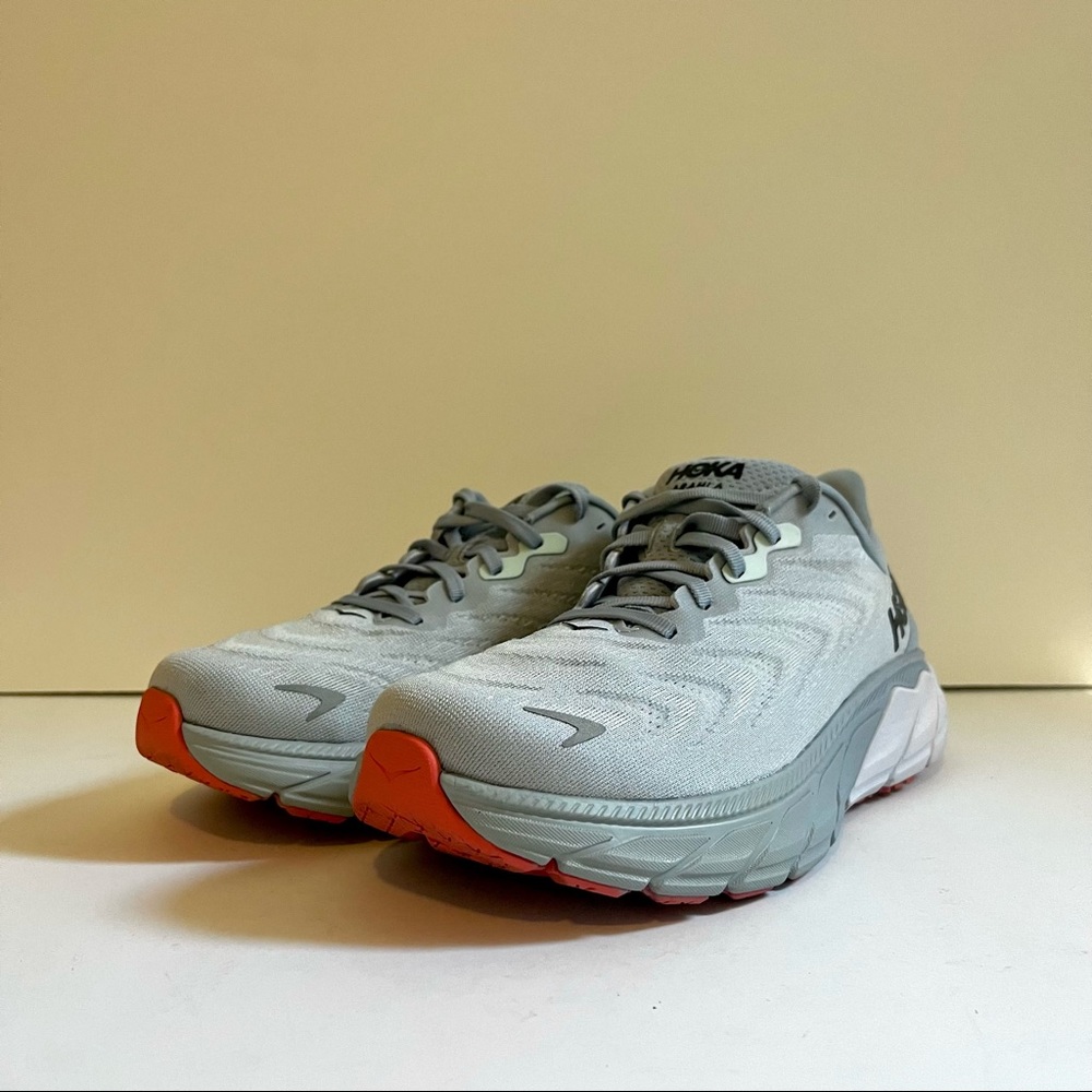 HOKA Women’s Arahi 6 (Size 7.5)